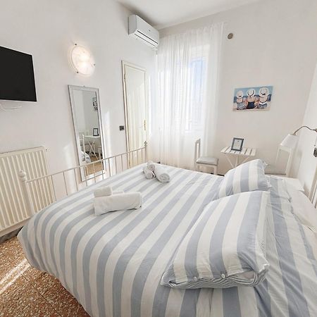 A Casa Di Mario E Nene Bed & Breakfast Viareggio Exterior photo