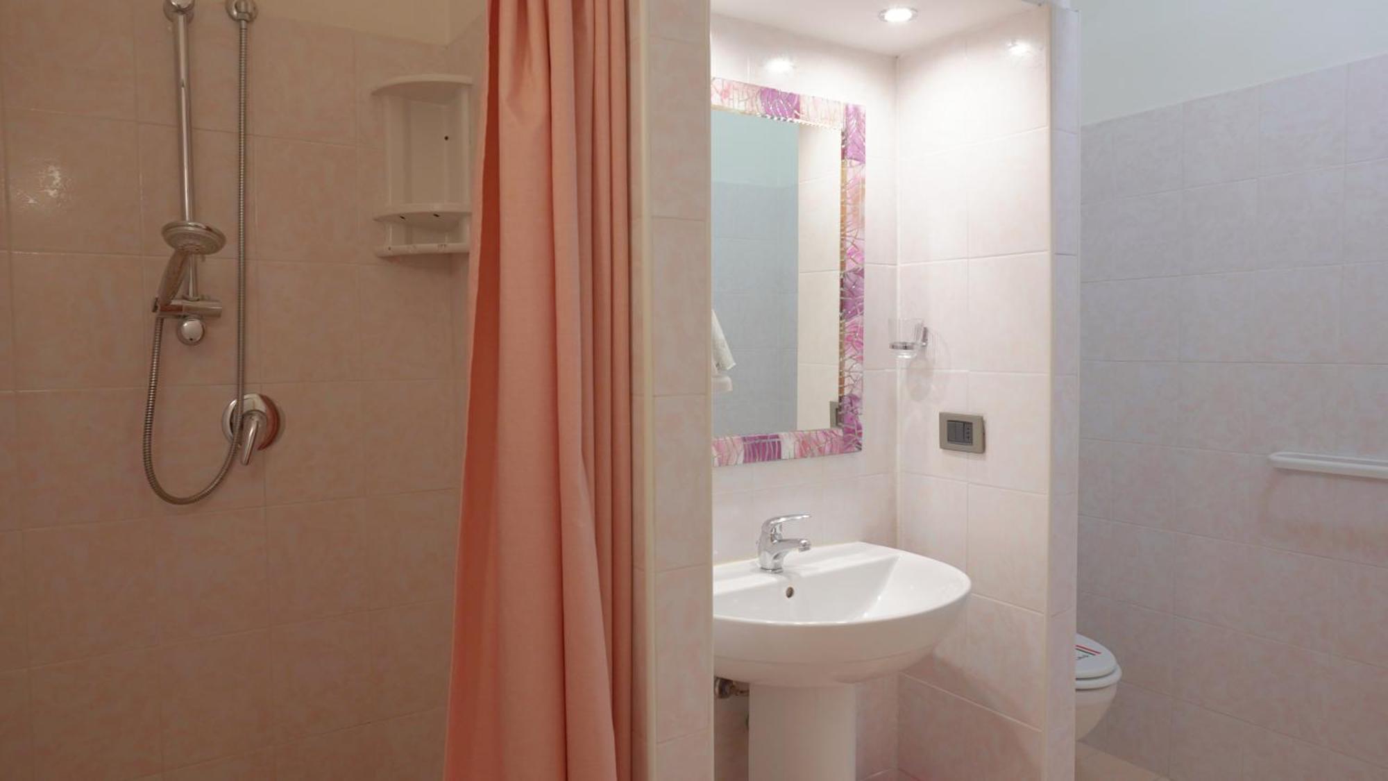 A Casa Di Mario E Nene Bed & Breakfast Viareggio Exterior photo