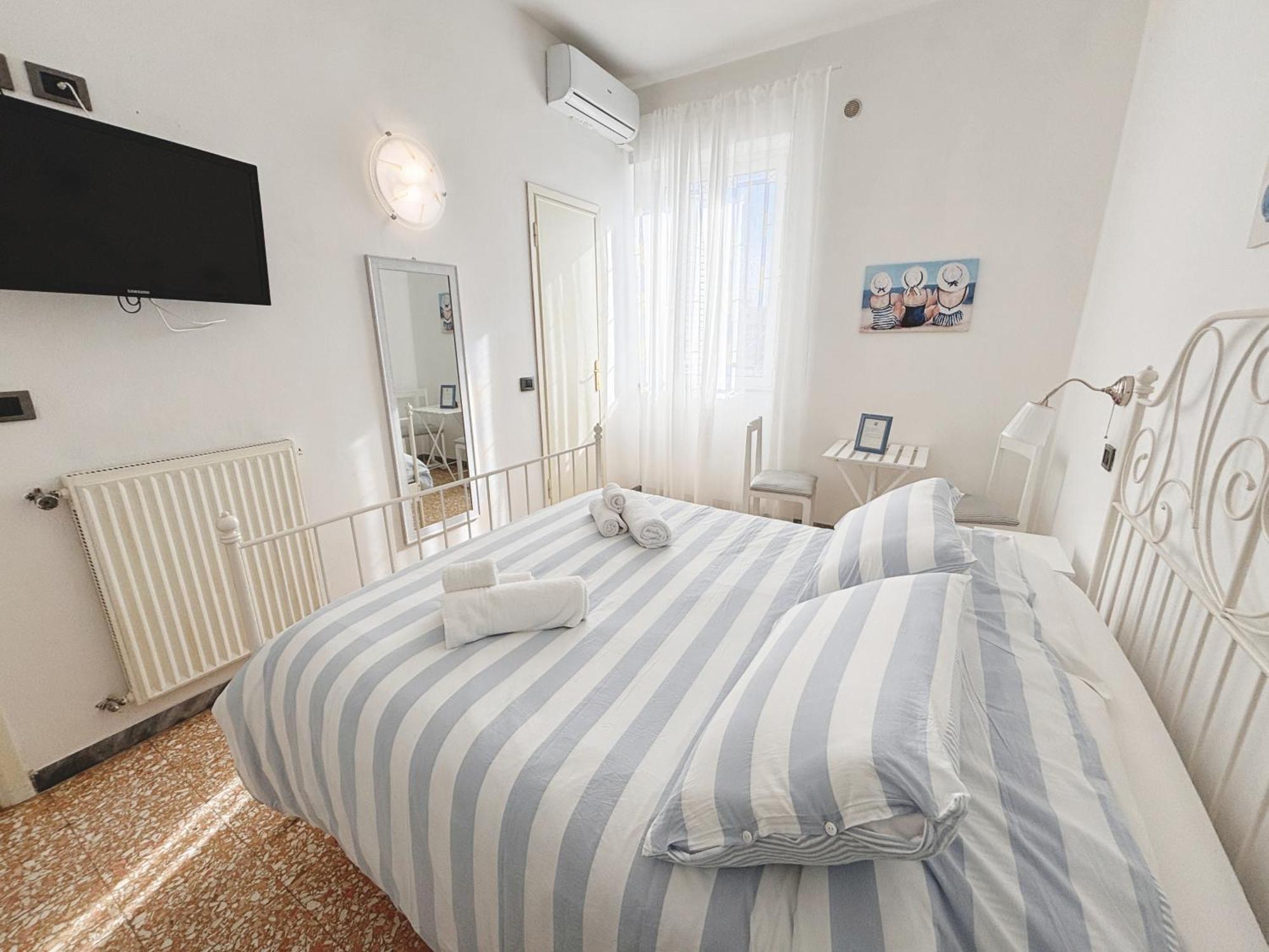 A Casa Di Mario E Nene Bed & Breakfast Viareggio Exterior photo