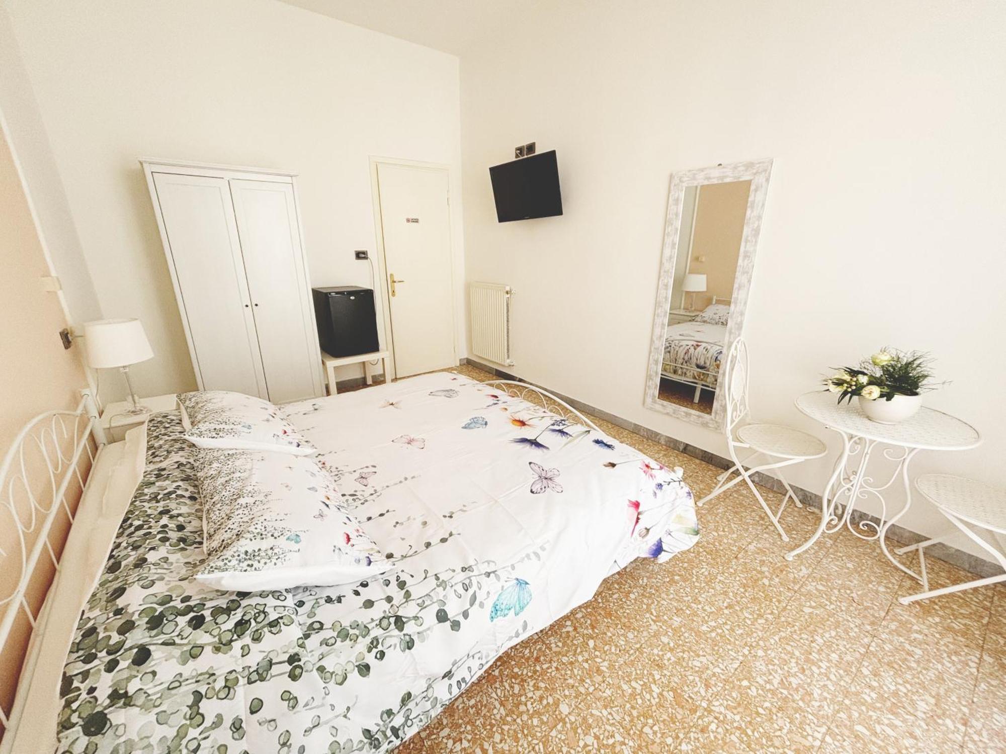 A Casa Di Mario E Nene Bed & Breakfast Viareggio Exterior photo
